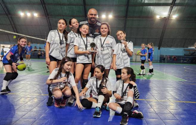 triunfo-em-irati:-volei-feminino-sub-12-do-colegio-positivo-conquista-o-titulo!