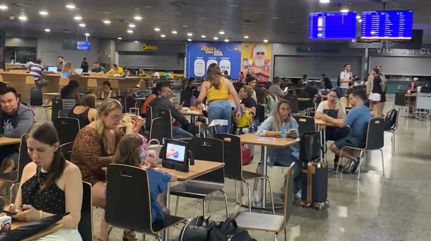 aeroporto-de-fortaleza-funciona-a-base-de-gerador-apos-temporal