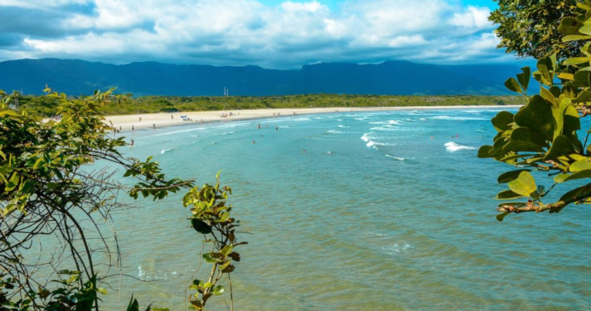 com-surto-de-virose-no-litoral,-governo-de-sp-recomenda-evitar-o-mar-apos-periodos-de-chuva