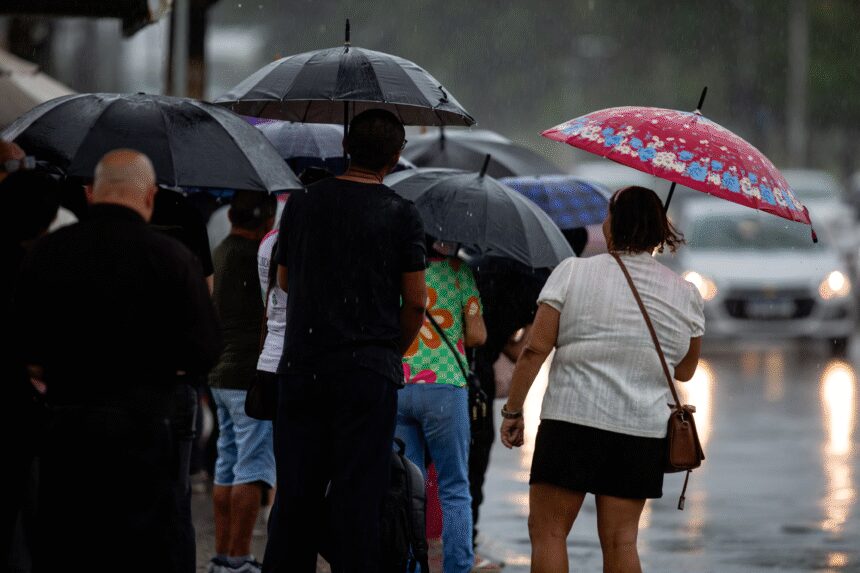 chuva-no-ceara-deve-seguir-durante-o-fim-de-semana;-veja-previsao-do-tempo