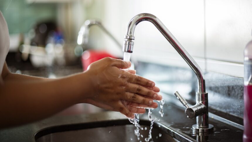 tres-bairros-de-fortaleza-vao-ficar-sem-agua-na-quinta-feira-durante-servico-da-cagece