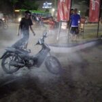 jovem-de-16-anos-com-treinamento-controla-chama-de-moto-apos-explosao-e-e-aplaudida;-video
