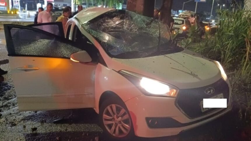 motorista-morre-e-duas-passageiras-ficam-feridas-apos-carro-bater-em-poste-no-eusebio