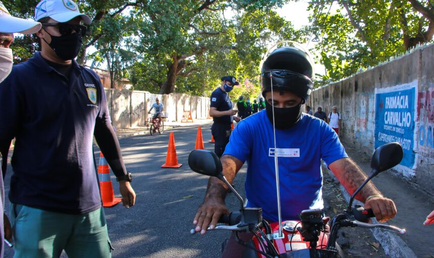 amc-distribui-antenas-corta-pipas-para-motociclistas-em-fortaleza;-veja-como-conseguir