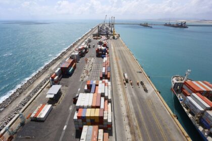 tarifa-de-50%-dos-eua-interrompe-negociacoes-e-20-conteineres-ficam-retidos-no-ceara