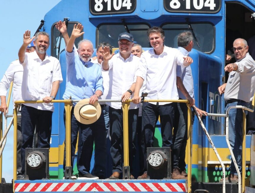 lula-visita-trecho-da-transnordestina-no-ceara-e-anuncia-mais-r$-1,4-bilhao-para-a-ferrovia