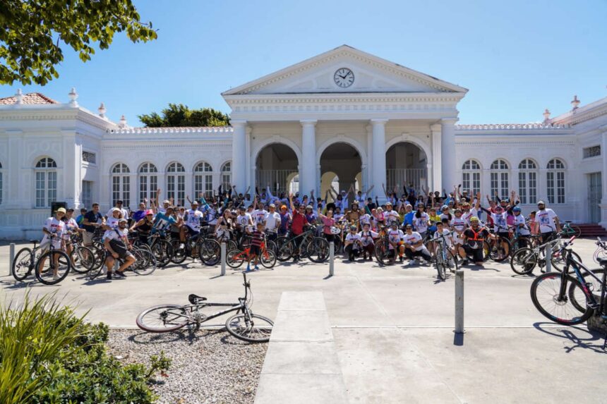 quatro-passeios-de-bicicleta-para-explorar-a-arquitetura-historica,-pracas-e-parques-de-fortaleza