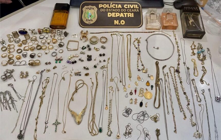 mulher-e-presa-apos-furtar-mais-de-r$-100-mil-em-joias-e-relogios-de-casa-de-idoso,-em-fortaleza