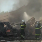 focos-de-incendio-de-grandes-proporcoes-voltam-a-atingir-galpao-de-empresa-em-sobral