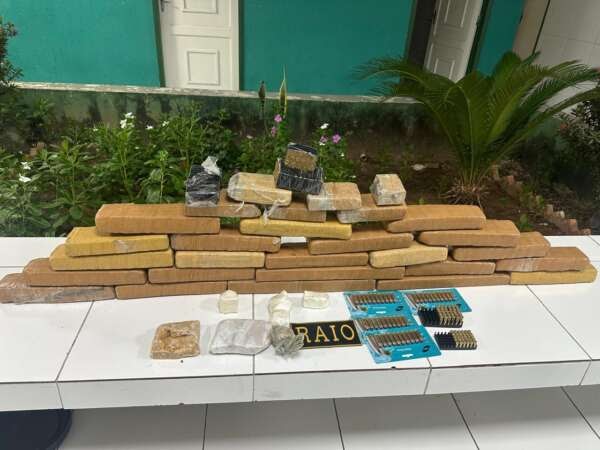 pmce-prende-homem-com-mais-de-26-kg-de-drogas-e-100-municoes-em-novo-oriente