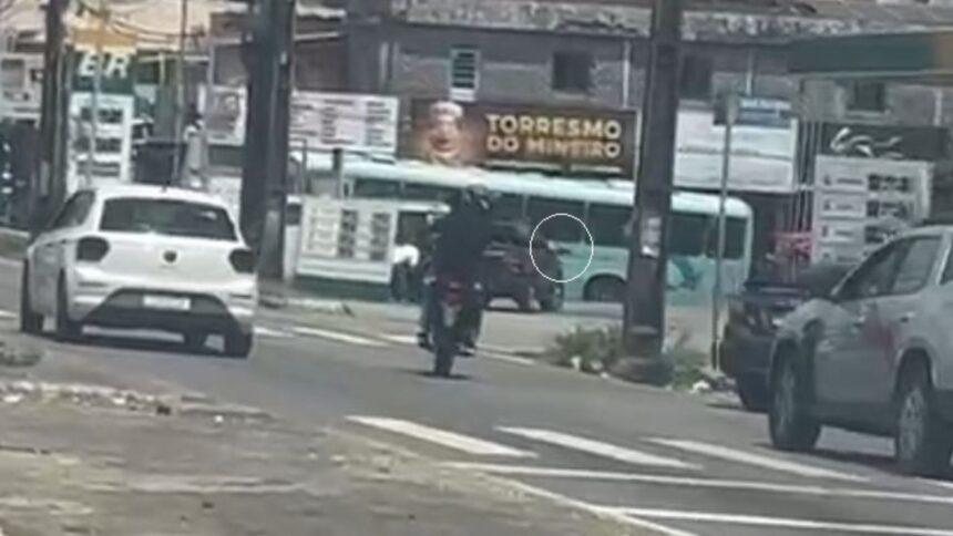 video:-policial-penal-atira-em-carro-durante-briga-no-transito-e-e-preso-em-fortaleza