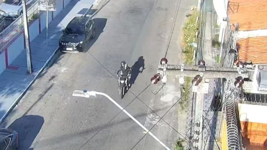 video:-bombeiro-foge-com-comparsa-apos-assalto-que-matou-motociclista-de-app
