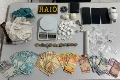 acao-da-policia-militar-resulta-em-prisao-de-casal-e-na-apreensao-de-drogas-em-jaguaruana