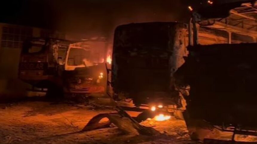 curto-circuito-causou-incendio-em-quatro-onibus-escolares-na-grande-fortaleza,-aponta-laudo