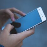 mp-denuncia-jovens-por-injuria-racial-apos-envio-de-figurinha-de-macaco-em-grupo-de-whatsapp
