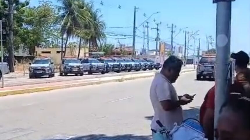 grupo-ocupa-terreno-de-obra-parada-em-escola-publica-de-fortaleza,-e-policia-obriga-desocupacao