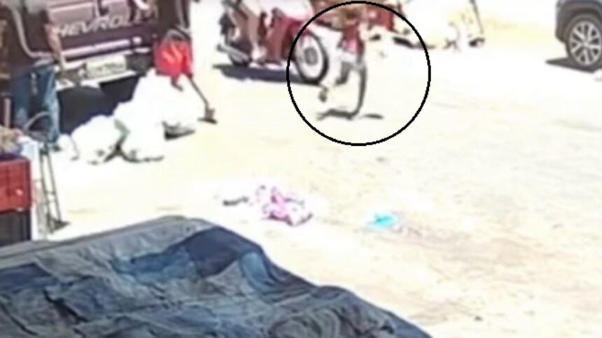 moto-na-contramao-atropela-crianca-que-tentava-atravessar-rua;-video