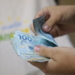 trabalhadores-vao-receber-parcelas-do-13o-salario-mais-cedo-este-ano