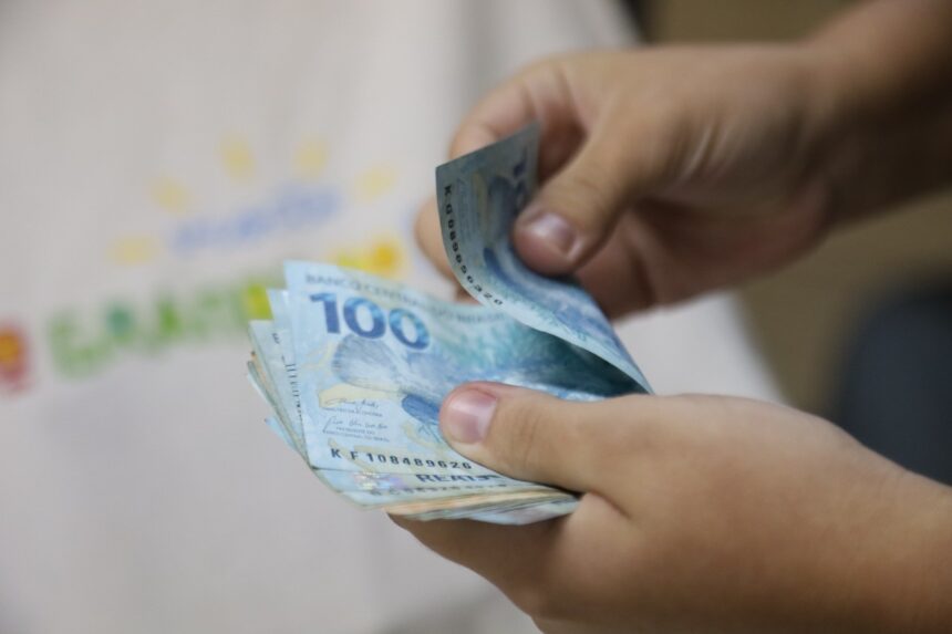 trabalhadores-vao-receber-parcelas-do-13o-salario-mais-cedo-este-ano