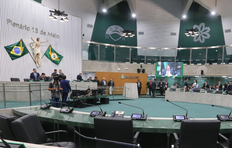 alece-aprova-pec-que-prorroga-contratos-de-professores-da-urca