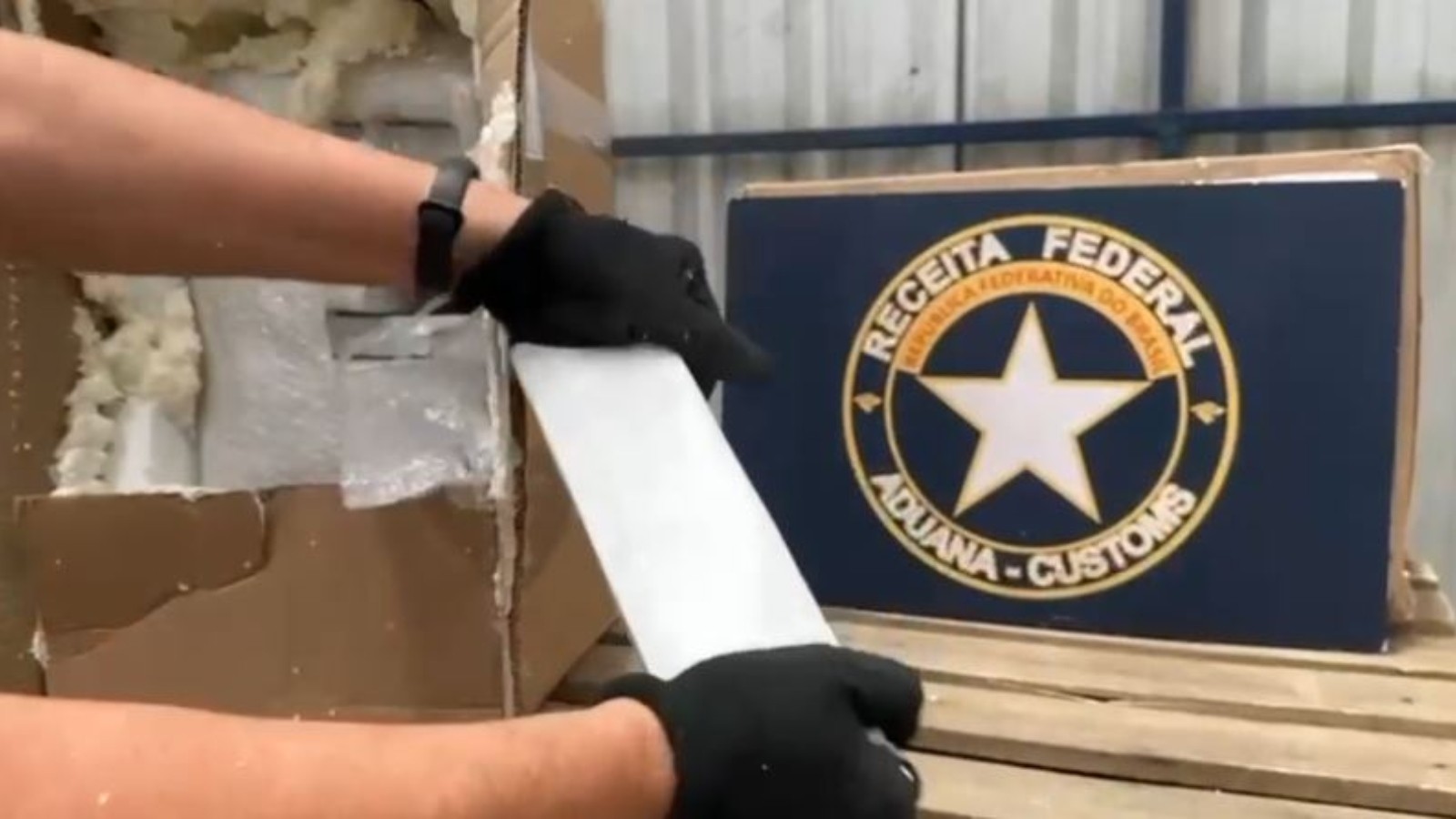 receita-federal-apreende-1-tonelada-de-skunk-em-transportadora-em-fortaleza