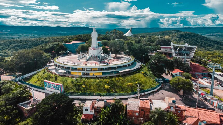 com-nova-estatua-de-fatima,-entenda-como-o-catolicismo-moldou-a-identidade-do-cariri-cearense