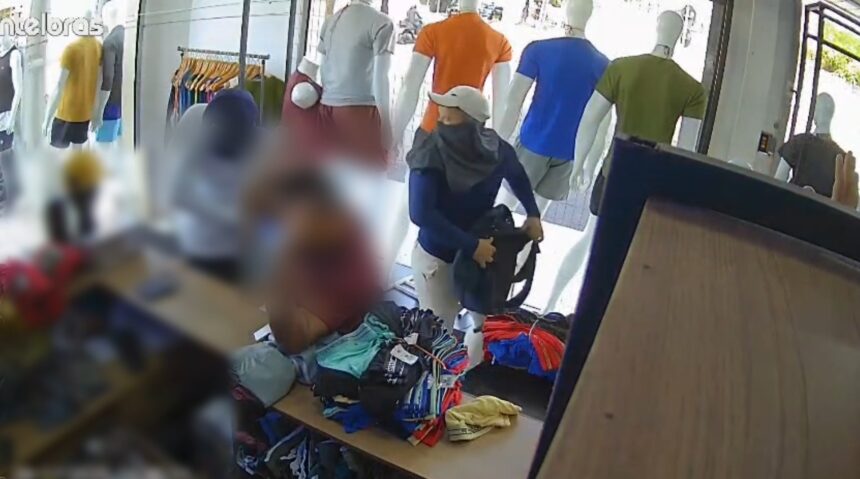 video:-tres-homens-assaltam-funcionarios-e-roubam-loja-de-roupas-em-fortaleza